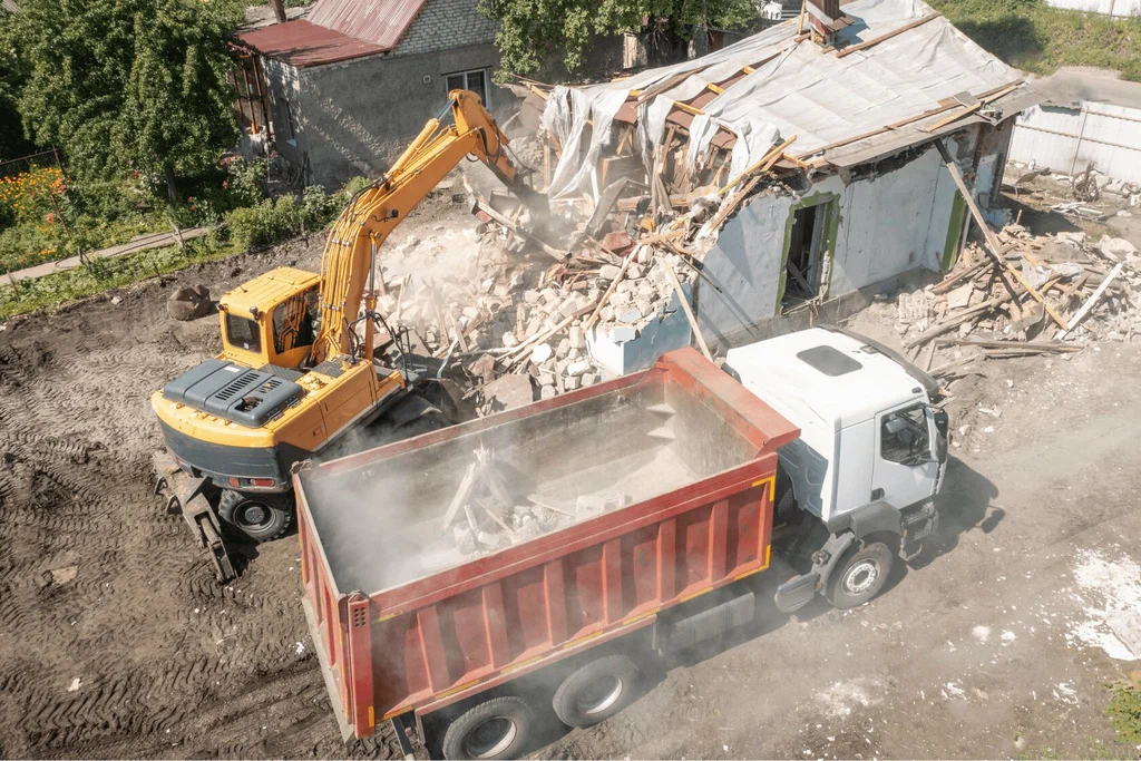 Вывоз мусора после сноса зданий с выездом в Тейково в октябре