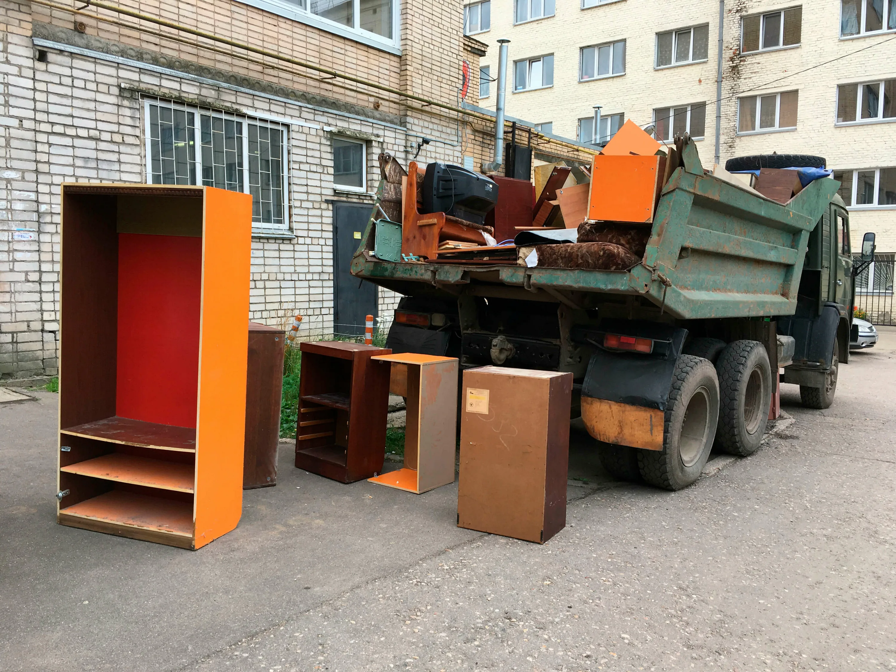 Утилизация старой мебели с вывозом и разбором в Тейково в октябре