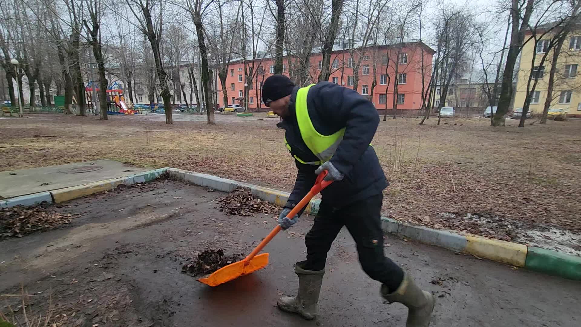 Уборка территорий в Тейково в октябре