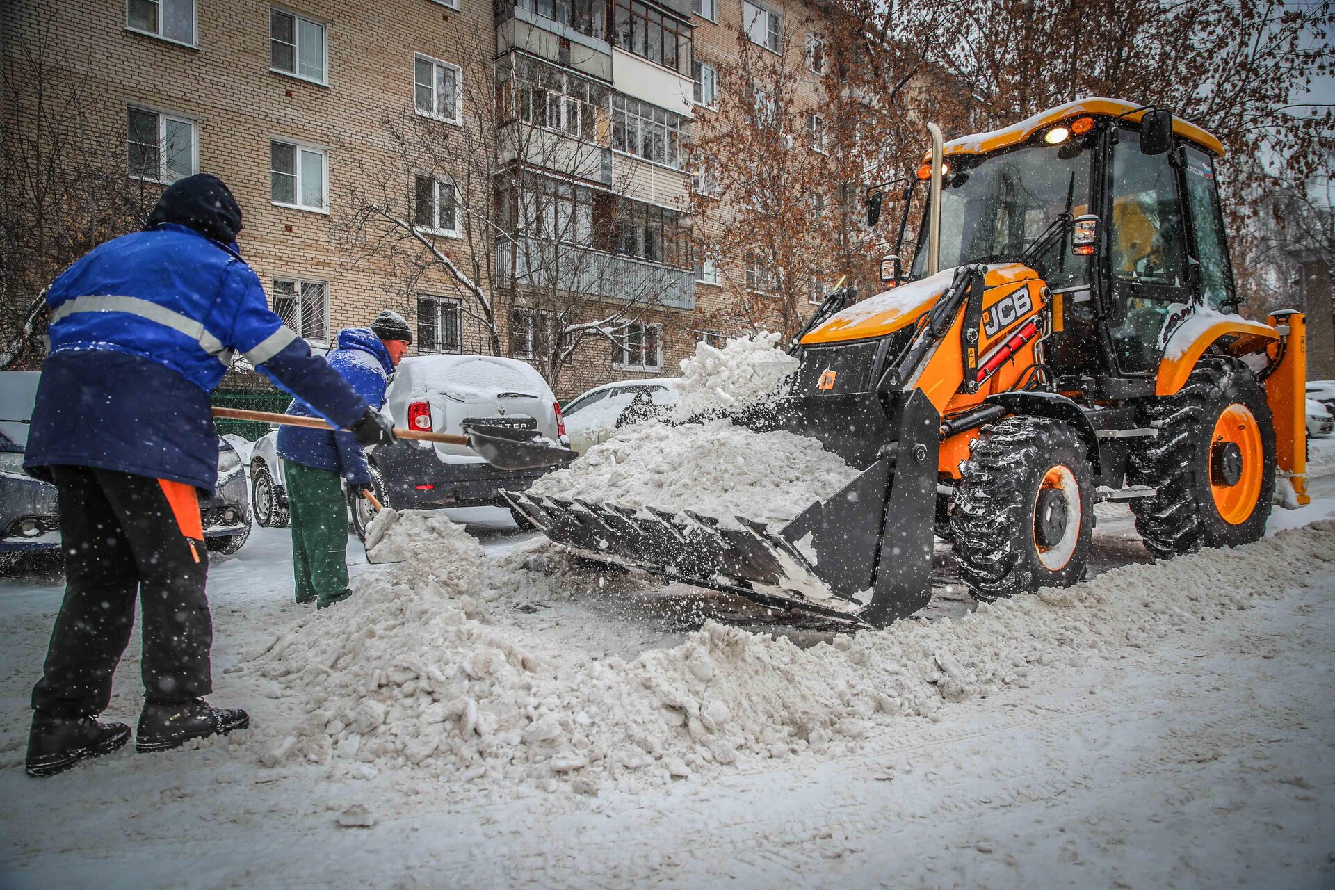 Очистка дворов от снега и наледи в Тейково — уборка снега, трактор и ручная, цены от 544 руб. | ПроМусор