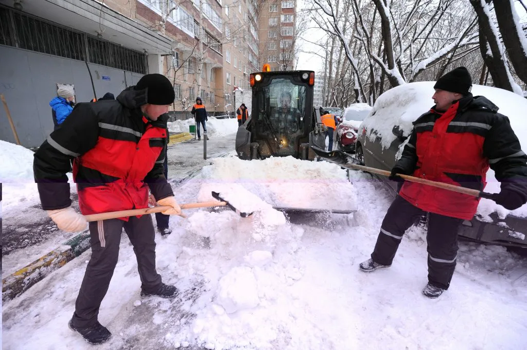 Очистка дворов от снега с гарантией результата в Тейково в октябре